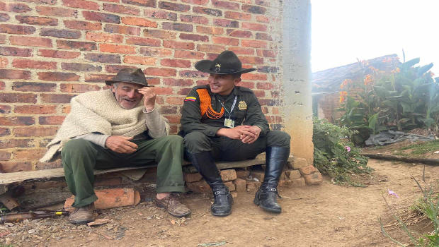 Polic&iacute;a M&aacute;s Cerca de Nuestros Campesinos