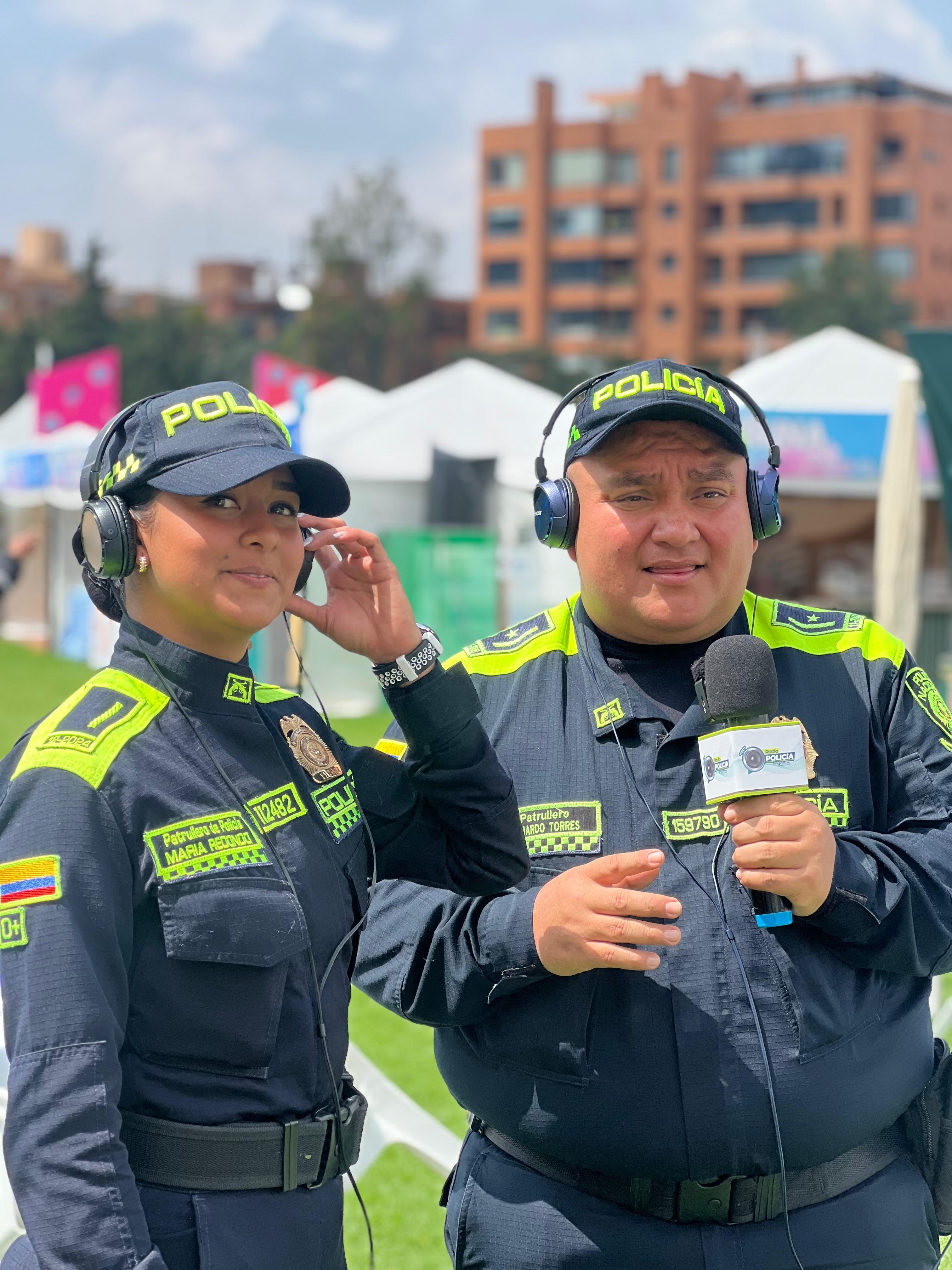 Funcionarios de radio polic&iacute;a