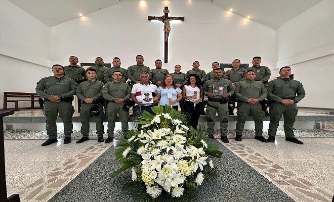 Con eucaristía, ofrendas florales y palabras de reconocimiento, se exaltó la valentía de los uniformados que dieron su vida en cumplimiento del deber.