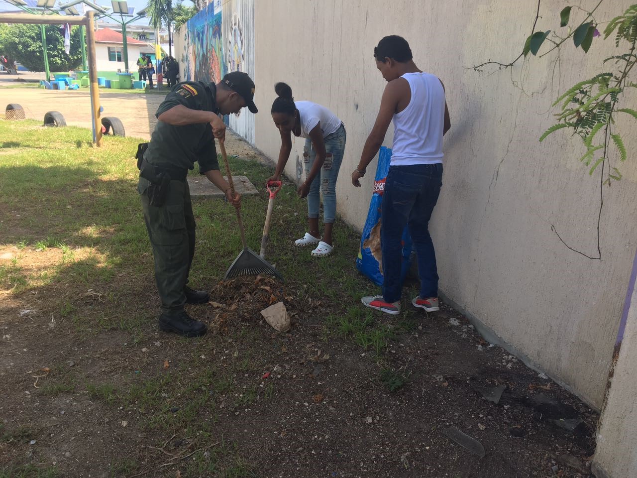 Policía nacional lidera campaña “recupera tu parque”