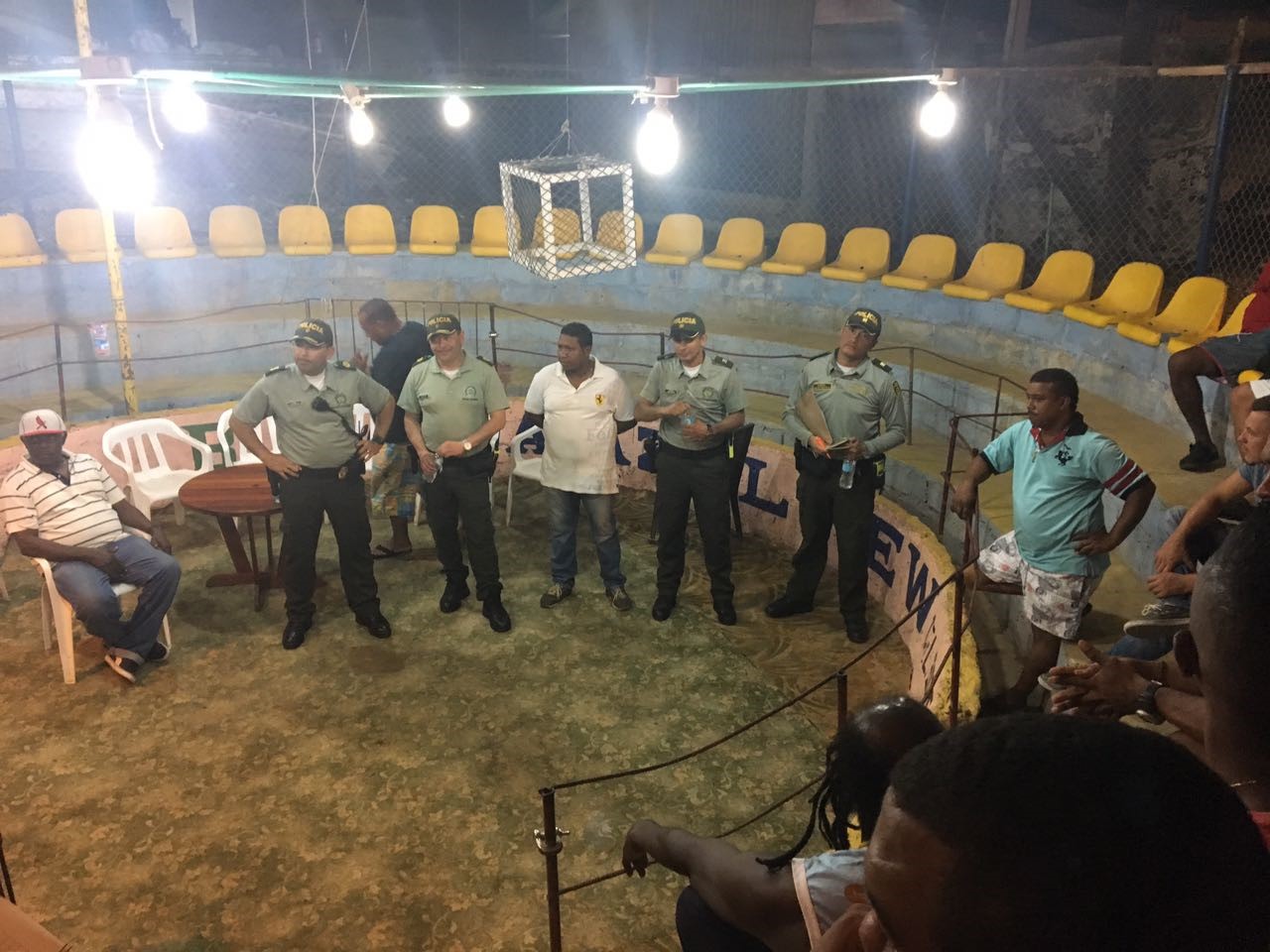 Encuentro de Policía Nacional con gremio de galleros