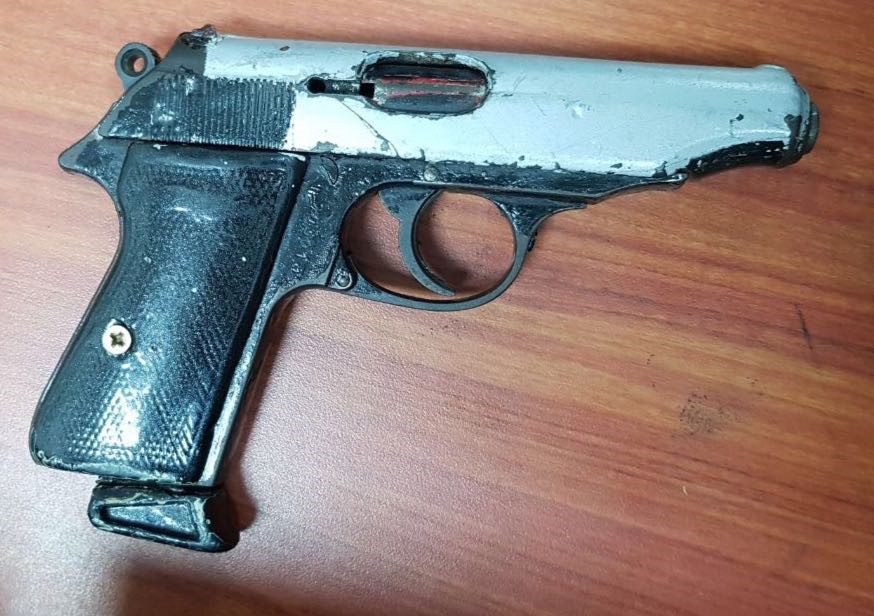 Ciudadano aprehendido  y arma de fuego incautada por la Policía Nacional