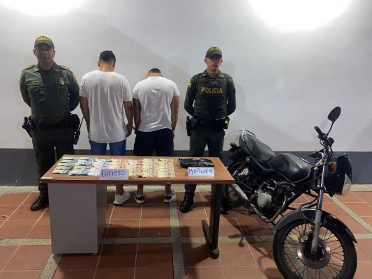 Capturados cuando transportaban más 635 dosis de marihuana