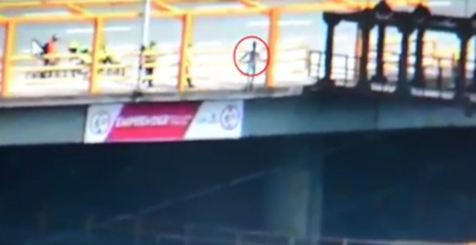 Imagen muestra un ciudadano que pretendía suicidarse
