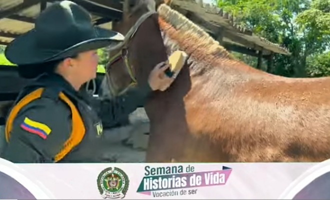 Homenaje a madre Policía de Villavicencio