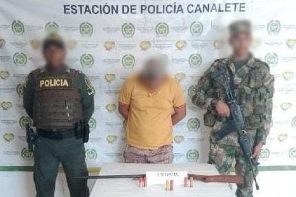 Capturados con munición de diferentes calibres, un teléfono celular de alta gama y 150 gramos de marihuana