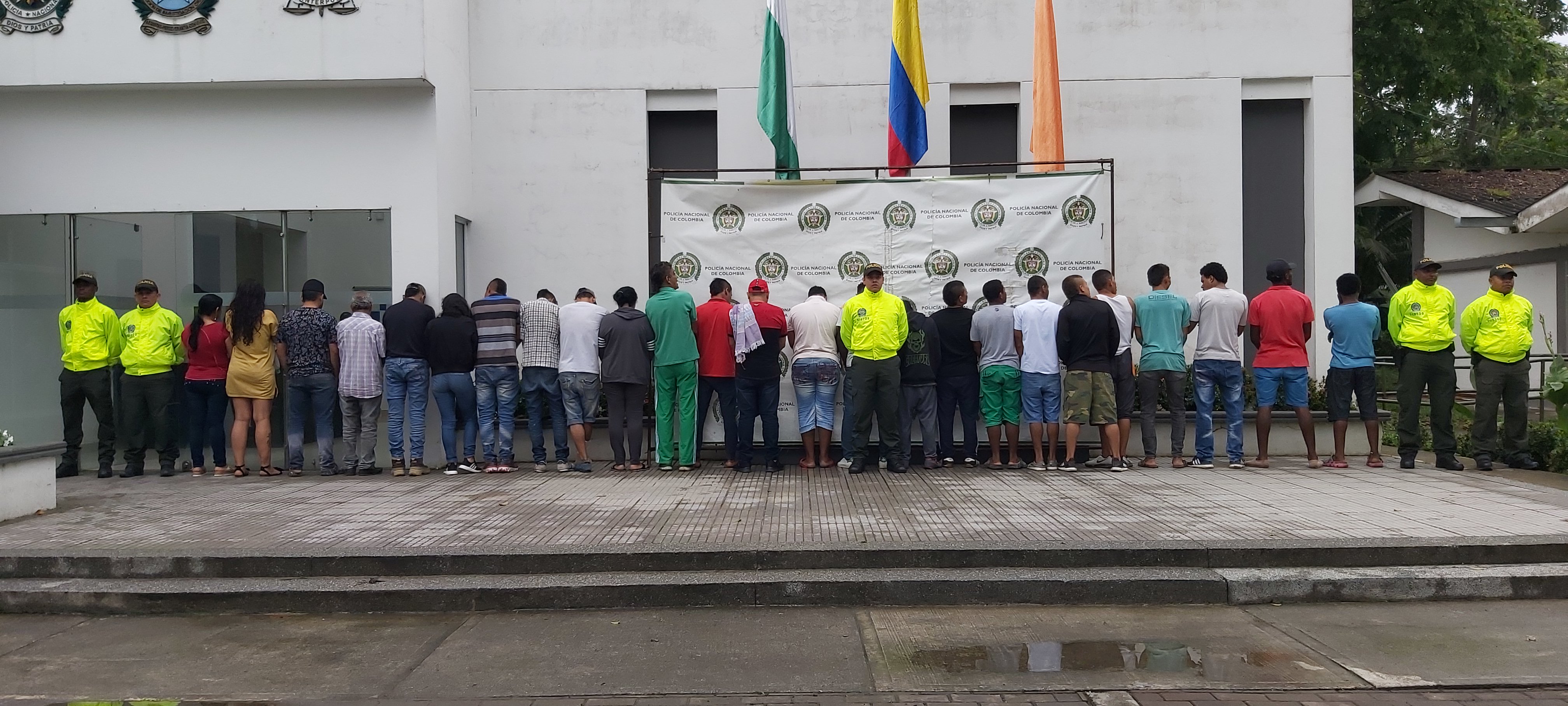 ERAN LOS ENCARGADOS DE DISTRIBUIR LOS ESTUPEFACIENTES EN PEQUEÑAS DOSIS EN EL MUNICIPIO DE APARTADÓ