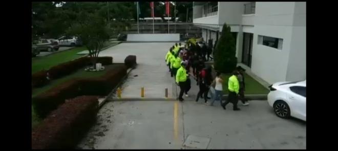 27 capturados 