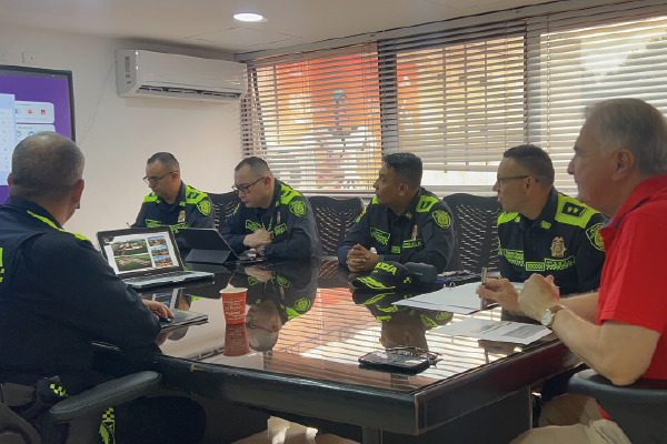 El encuentro incluyó la revisión de solicitudes clave a la Agencia Nacional de Infraestructura (ANI) y a la Alcaldía de Neiva, relacionadas con accesos viales, redes eléctricas, y servicios públicos esenciales, fundamentales para garantizar la operatividad del complejo