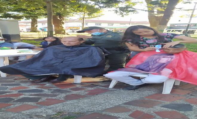 Jornada de corte de Cabello para los adultos mayores