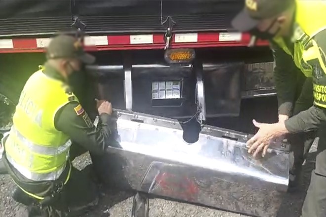 Incautamos 350 frascos de ketamina encaletados en el tanque de combustible de un camión