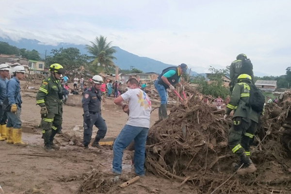 Diez vuelos diarios de solidaridad con Mocoa.