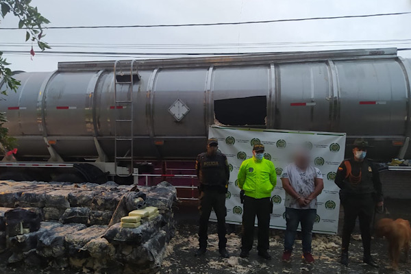 Policía_del_Cauca_incauta_4_toneladas_de_marihuana_ocultas_en_un_camión_cisterna