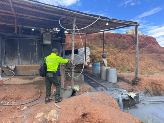 las unidades intervenidas tenían una capacidad de producción cercana a los 10.000 gramos de oro mensuales