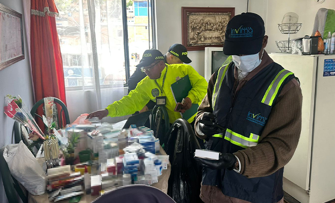 Incautación de 738 medicamentos vencidos.