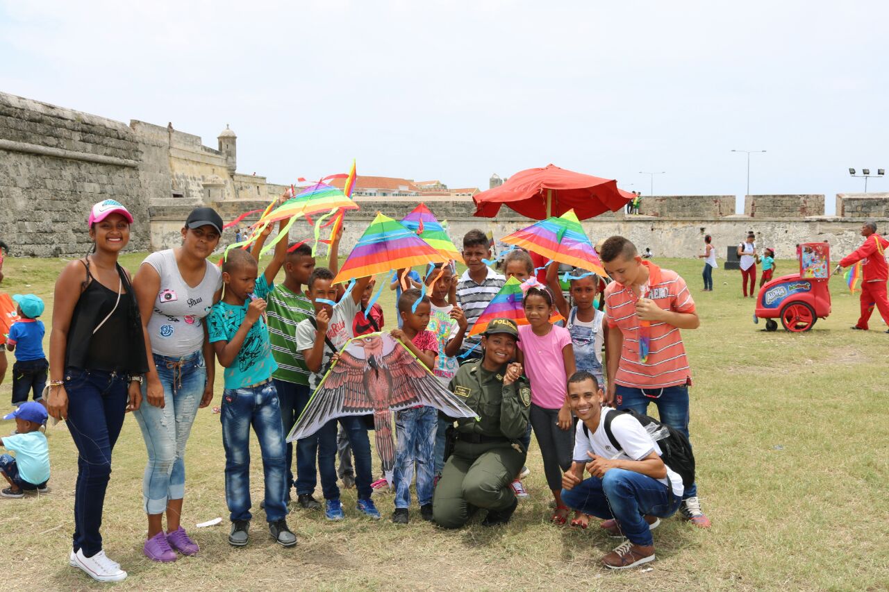La Policía Nacional lidero tarde recreativa con mas de 25 niños de escasos recursos del Municipio de Atrjona