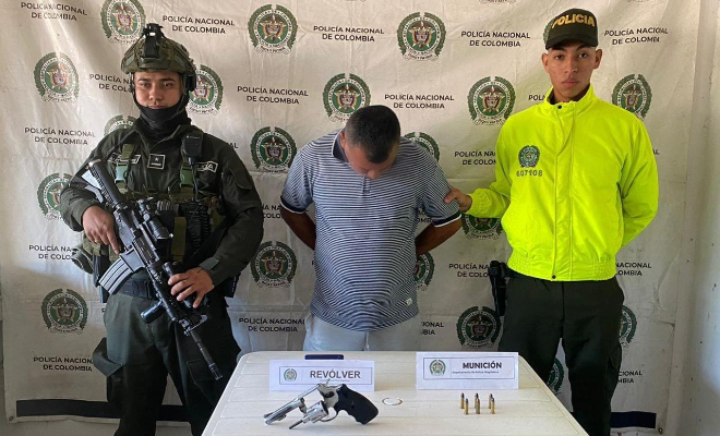En el operativo se incautaron un revólver y seis cartuchos calibre 38