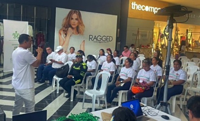 Con presencia activa y preventiva, la Policía Metropolitana de Montería respaldó el desarrollo seguro de la Feria de Economía Popular.