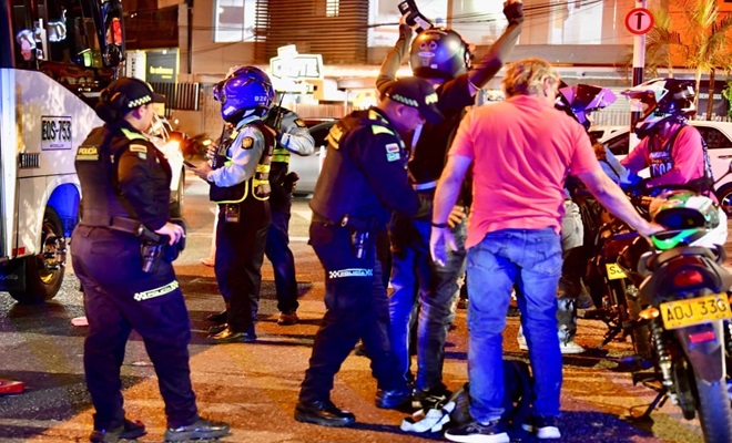 Operativos en Medellín lograron 15 capturas, incautación de armas y desmantelamiento de cambuches para fortalecer la seguridad ciudadana.