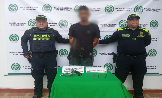 Amenazó a la comunidad con arma de fuego