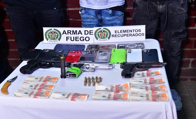 Los delincuentes fueron interceptados gracias a la oportuna reacción de las patrullas de vigilancia y al monitoreo de cámaras de seguridad.