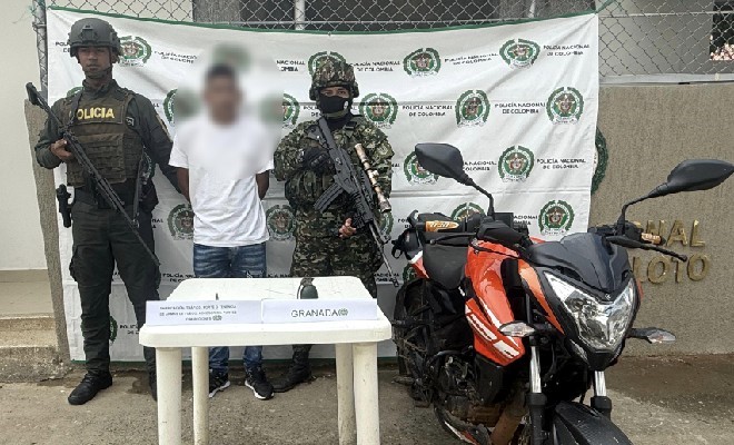 capturado en custodia de funcionarios de la Polic&iacute;a Nacional y Ejercito Nacional, con elementos incautados, motocicleta y una granada 