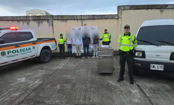 Gracias al trabajo articulado con la Red de Cooperantes y la denuncia oportuna de la ciudadanía se activó el plan candado, logrando interceptar y capturar a estos delincuentes, quienes mediante engaño, habían hurtado una máquina para empacar al vacío, avaluada en más de 10 millones de pesos, en el municipio de Tunja, Boyacá.