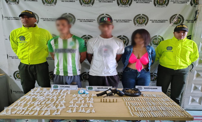 Fueron incautados un revólver, munición y estupefacientes.