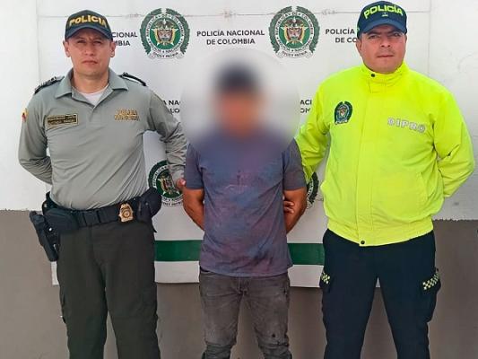 Capturado por presuntamente abusar de su hijastra 