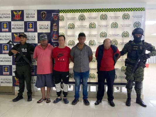 Haciéndose pasar por grupos disidentes, exigían grandes sumas de dinero por supuestos entierros que tenían en las fincas