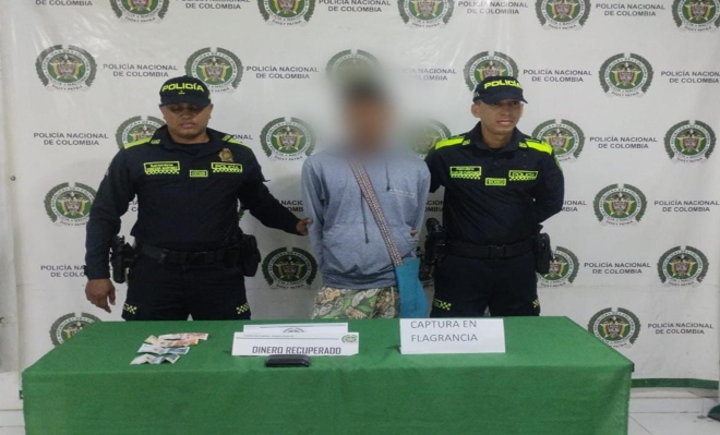 Una patrulla de vigilancia interceptó al presunto delincuente en el barrio Nuevo Horizonte y recuperó $320.000 en efectivo, tras la alerta inmediata de la víctima.