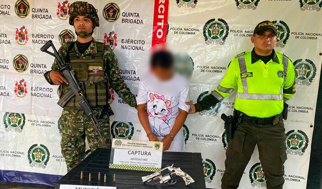 Capturada por el delito de porte de armas de fuego