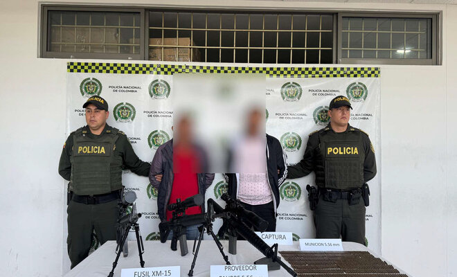 En coordinación con el Ejercito Nacional, capturó en la madrugada, a dos sujetos en flagrancia, en una vía de la vereda Agua Bonita del municipio de Silvania, por el delito de Porte, fabricación y tráfico de armas de fuego. 