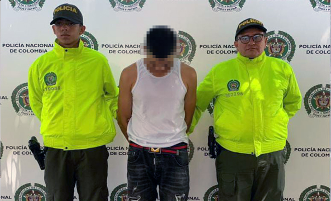 La Policía Nacional lo sorprendió cuando amenazaba con un objeto cortopunzante a un ciudadano para despojarlo de sus pertenencias.