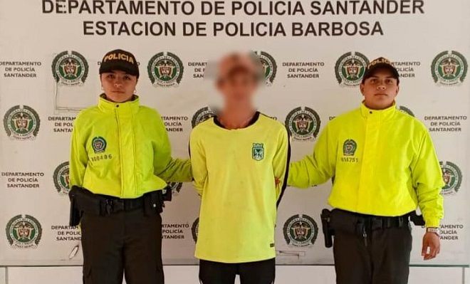 Policía Nacional captura a hombre por violencia intrafamiliar y porte ilegal de armas en Barbosa, Santander