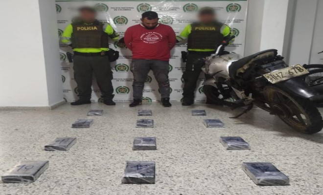 Un sujeto portaba en un morral 12 paquetes de clorhidrato de cocaína, sustancia avaluada en 60 millones de pesos.