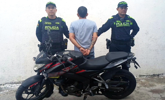 Se movilizaba en una motocicleta con los números de chasis y motor modificados para evadir los controles de las autoridades.