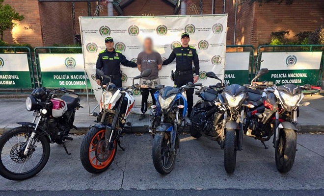 Capturado en banner con 5 motos recuperadas