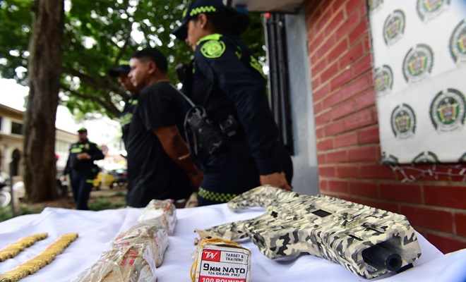 Capturado, arma de fuego y munición incautadas