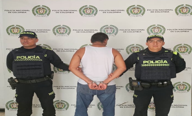 El presunto delincuente, mediante raponazo despojó a su víctima de un bolso, con elementos avaluados en más de cinco millones de pesos.