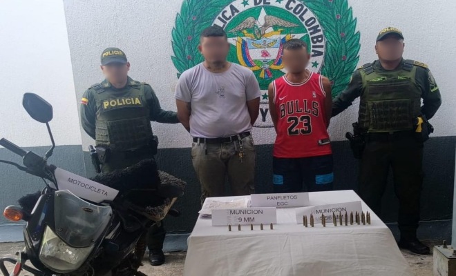 La información ciudadana permite ubicar y capturar a dos hombres con panfletos y munición de guerra