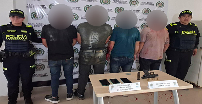 Cuatro personas capturadas junto con dos polic&iacute;as