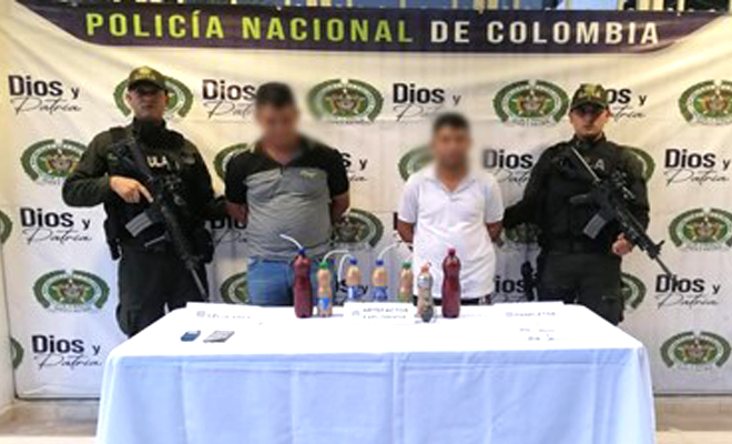 El Gaula de la Policía Nacional los sorprendió en la antigua vía Restrepo con una granada de fragmentación y siete artefactos explosivos improvisados con los cuales pretendían generar temor y zozobra en los comerciantes de la capital del Meta y los municipios aledaños de la región.