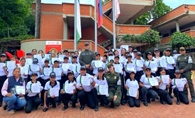 Con orgullo y compromiso, la Policía Comunitaria celebró un nuevo paso en la formación de los futuros líderes de Montería.