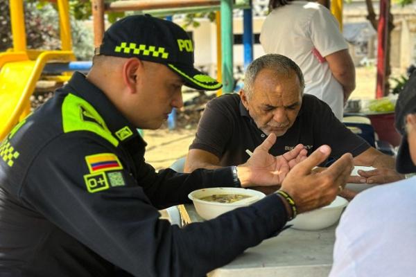 La Policía Nacional realiza “olla comunitaria” para fortalecer lazos con la ciudadanía