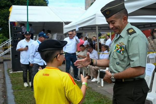 Con orgullo y compromiso las diferentes especialidades del servicio celebran el Grito de Independencia