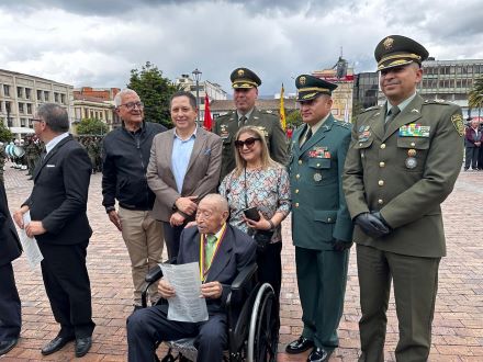 e homenaje a los veteranos que  han servido con valentía y compromiso a Colombia