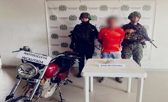 En el barrio Los Pinos del municipio de Tibú, fue capturado un hombre de 46 años de edad, a quien, al practicarle un registro personal, se le halló en su poder 450 gramos de clorhidrato de cocaína