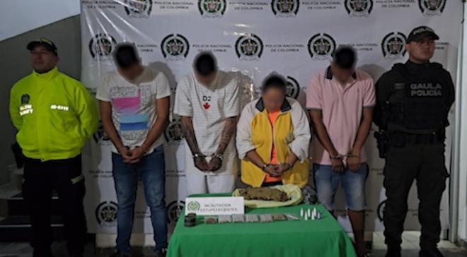 Cuatro capturados y dos polic&iacute;as