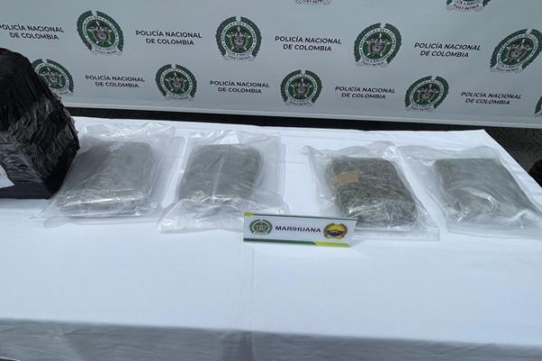 Hallaron cuatro paquetes envueltos que contenían una sustancia conocida como marihuana